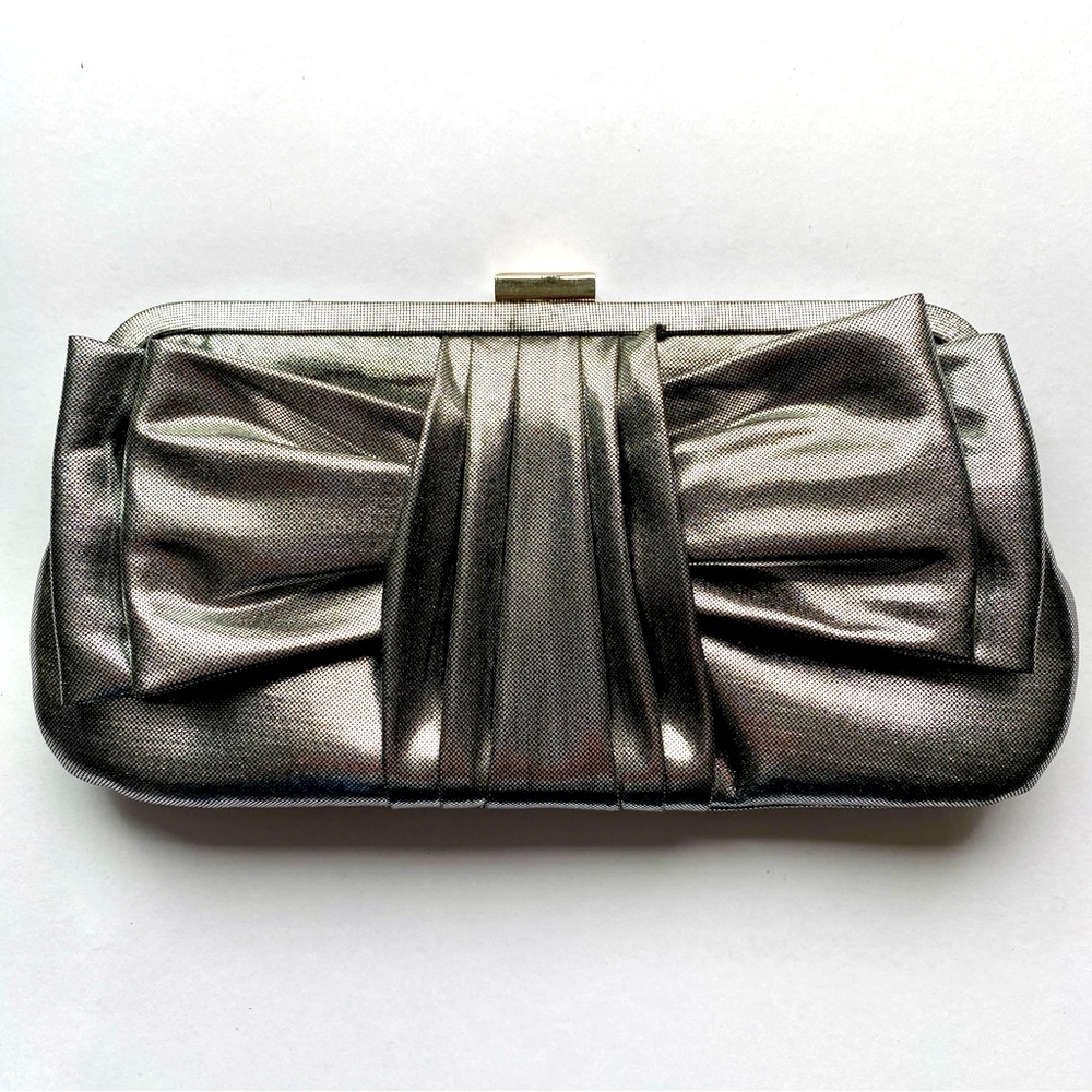 Le Chateau Cocktail Bag - Silver Lamé with Chain Strap